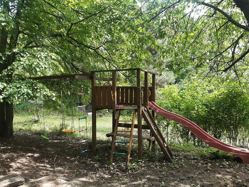 Jurta Az Erdo Mellett Dezsaval-Keresz-Tanya Hotel Pilisszentkereszt Buitenkant foto