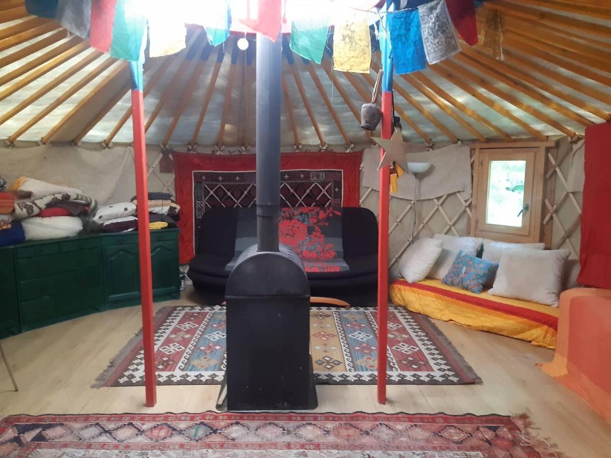 Jurta Az Erdo Mellett Dezsaval-Keresz-Tanya Hotel Pilisszentkereszt Buitenkant foto