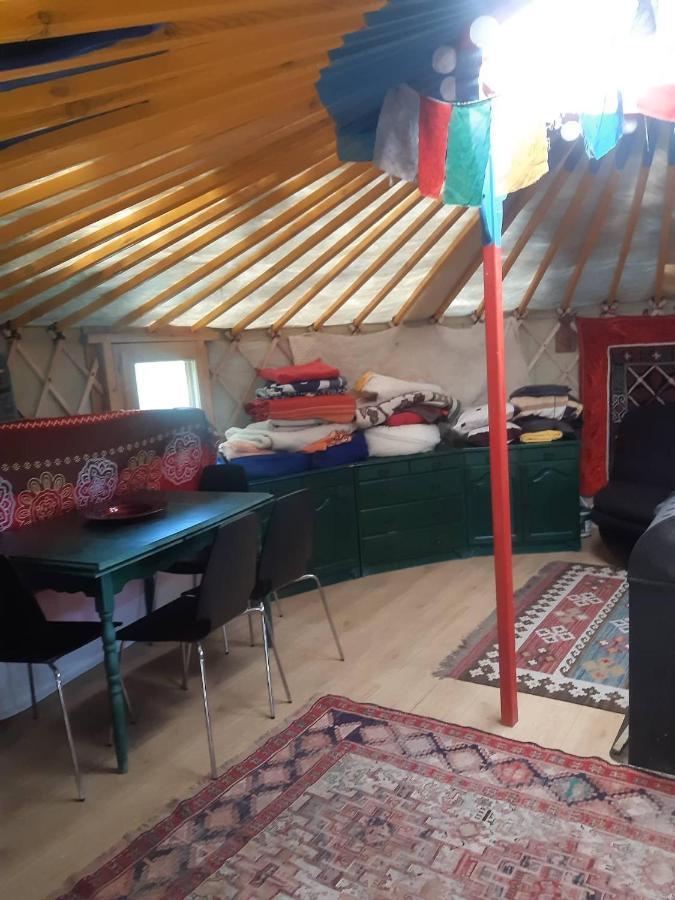 Jurta Az Erdo Mellett Dezsaval-Keresz-Tanya Hotel Pilisszentkereszt Buitenkant foto